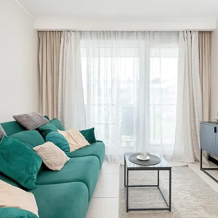 Elisabeth Ii By Renters *